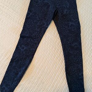 LULULEMON full length leggings Women's Black/navy Floral print Leggings